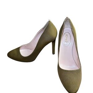 SJP by Sarah Jessica Parker Olive Green Pumps EUR 37 1/2 and US 6 1/2